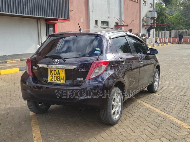 Toyota Vitz 2013 Burgundy