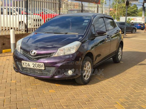 Toyota Vitz 2013 Burgundy