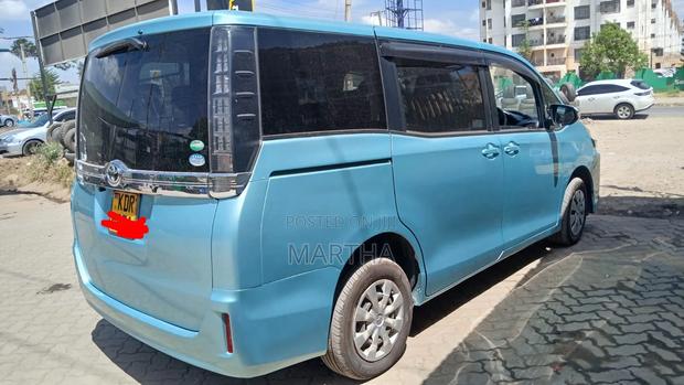 Toyota Voxy 2017 Blue