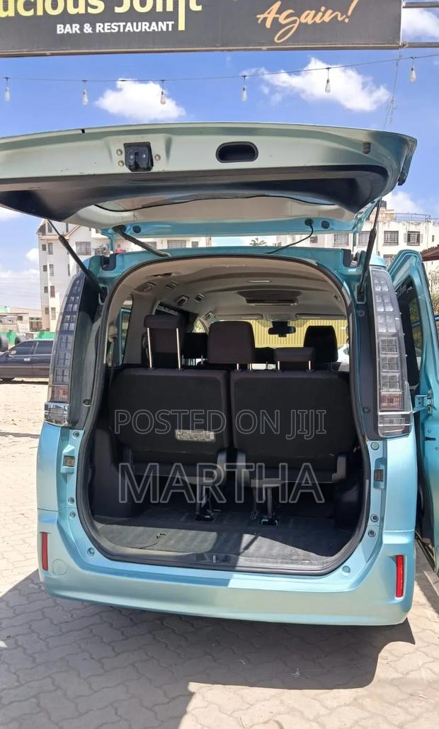 Toyota Voxy 2017 Blue