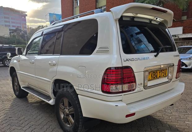 Toyota Land Cruiser 2007 White