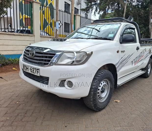Toyota Hilux 2015 White