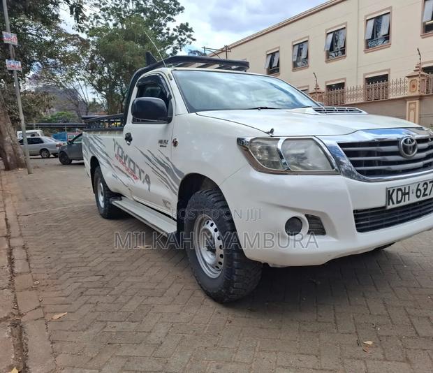 Toyota Hilux 2015 White
