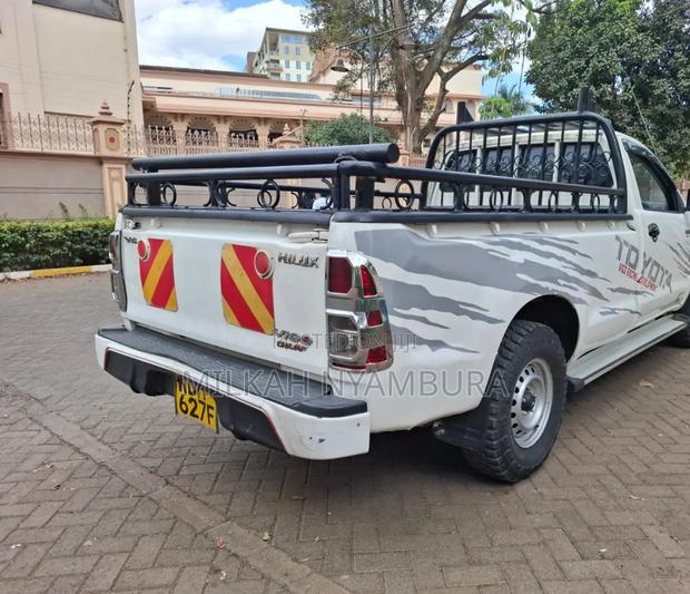 Toyota Hilux 2015 White