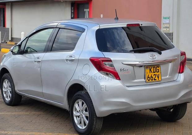 Toyota Vitz 1.3 FWD 5dr 2015 Silver