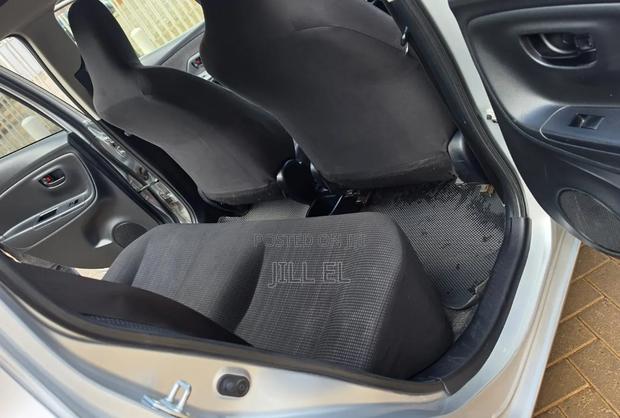 Toyota Vitz 1.3 FWD 5dr 2015 Silver