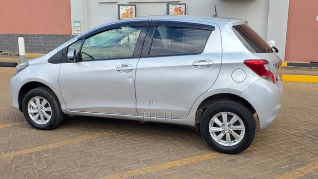 Toyota Vitz 1.3 FWD 5dr 2015 Silver
