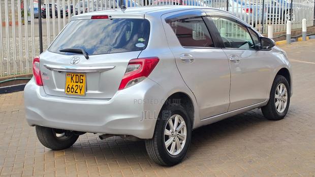 Toyota Vitz 1.3 FWD 5dr 2015 Silver