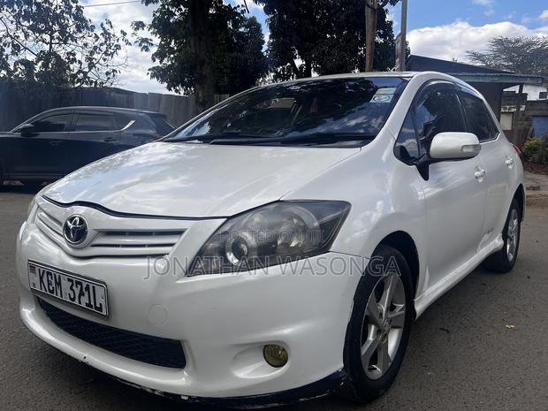 Toyota Auris 2010 White