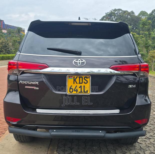 Toyota Fortuner 2.4 D AWD 2018 Burgundy