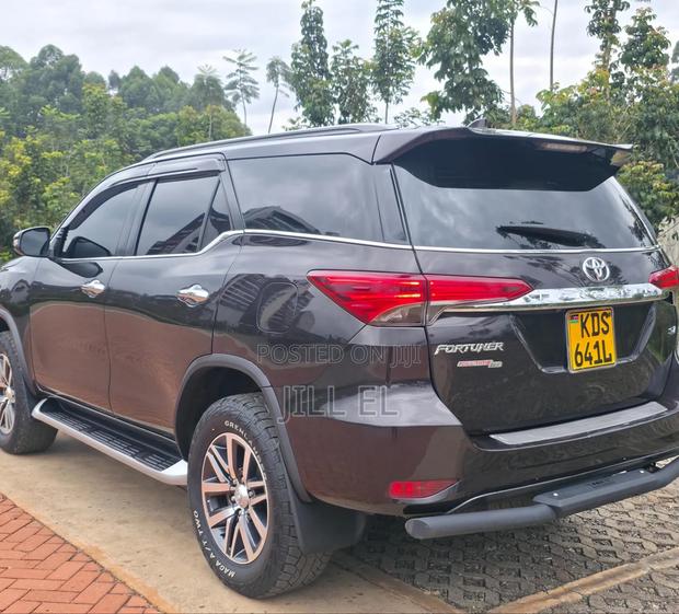 Toyota Fortuner 2.4 D AWD 2018 Burgundy