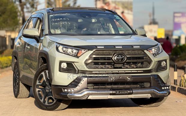 Toyota RAV4 Adventure 2019 Green