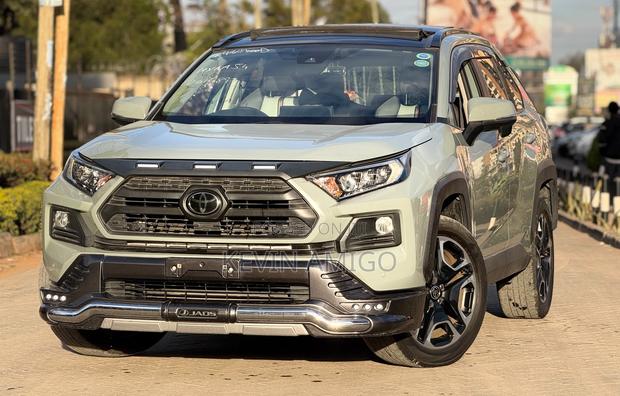 Toyota RAV4 Adventure 2019 Green