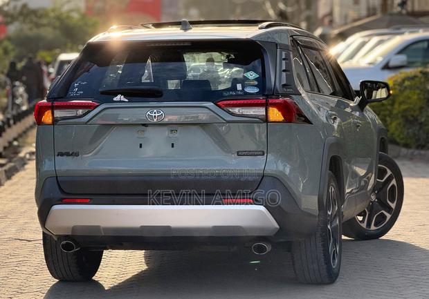 Toyota RAV4 Adventure 2019 Green
