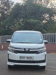 Toyota Voxy 2016 White for sale