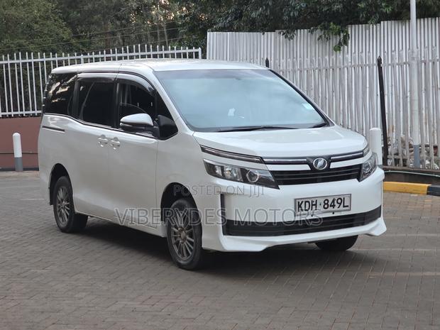 Toyota Voxy 2016 White