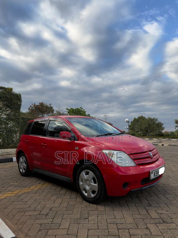 Toyota IST 2004 Red