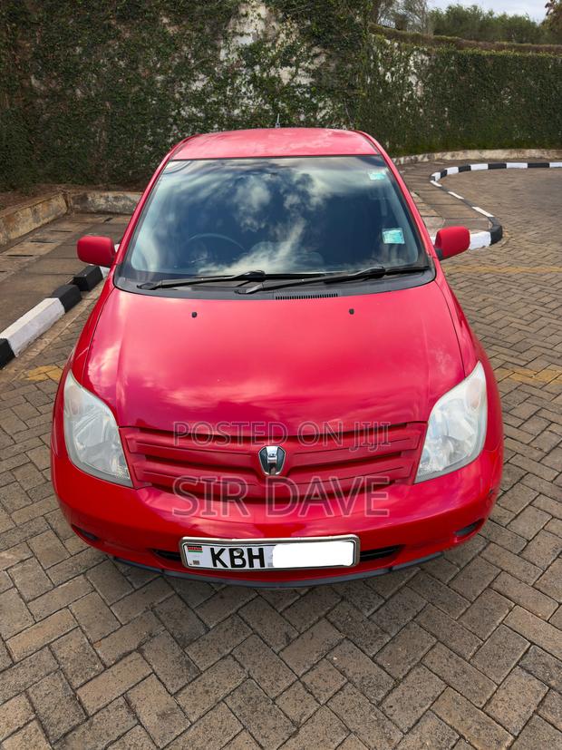 Toyota IST 2004 Red