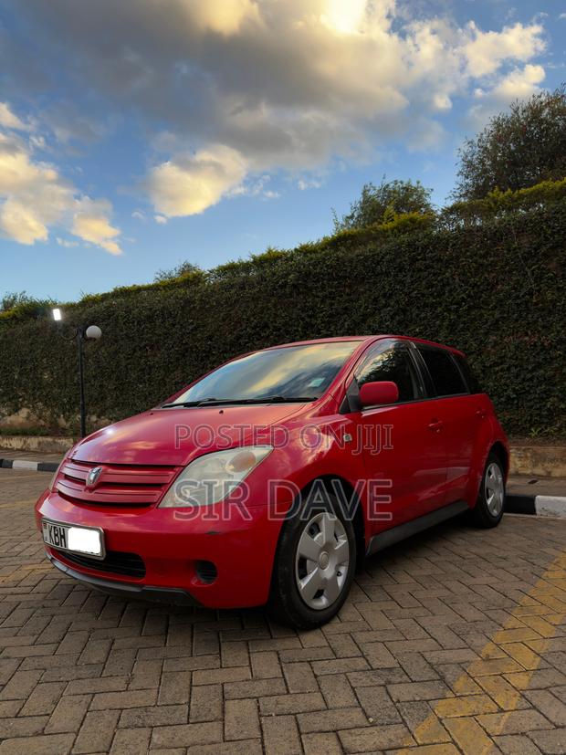 Toyota IST 2004 Red