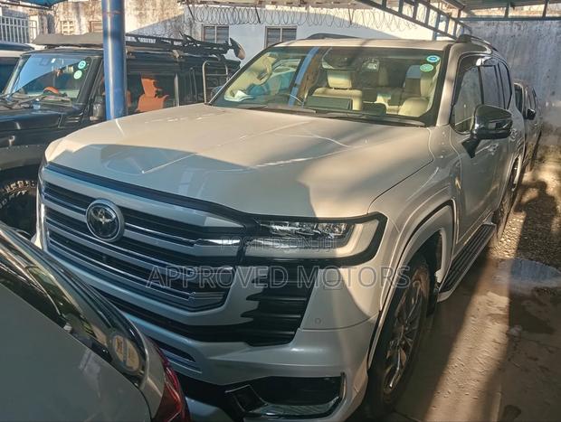 Toyota Land Cruiser 2022 White