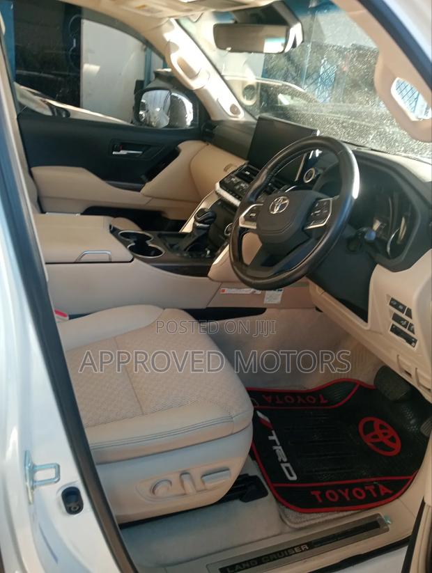Toyota Land Cruiser 2022 White