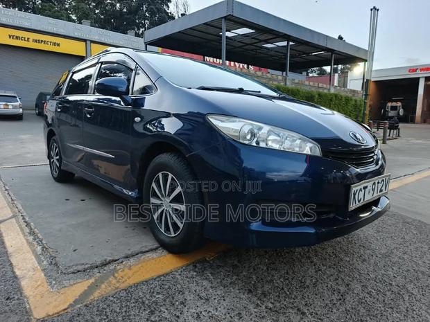 Toyota Wish 2011 Blue