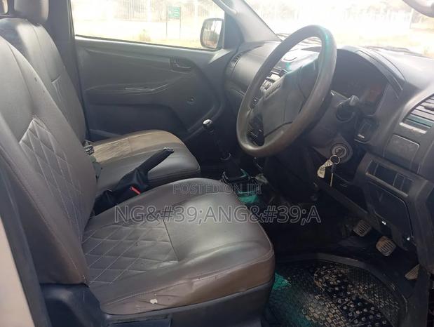 Isuzu D-MAX 2021 Silver