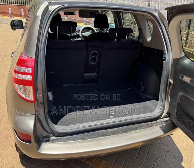 Toyota RAV4 2.5 2010 Gray