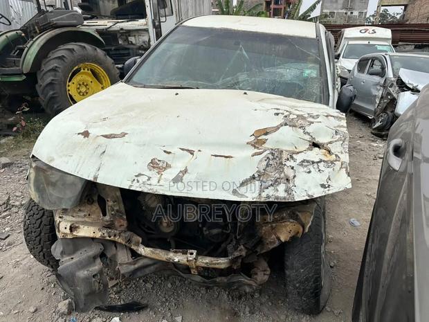 Mitsubishi L200 2015 White