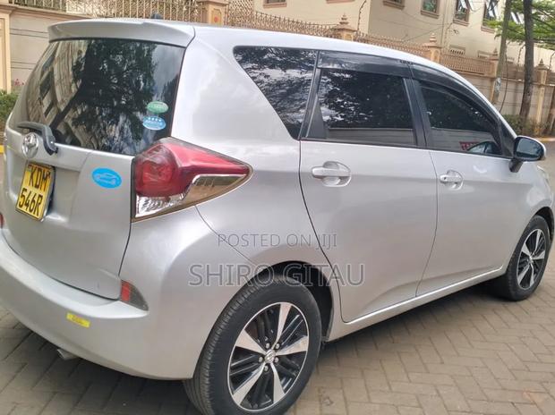 Toyota Ractis 2016 Silver