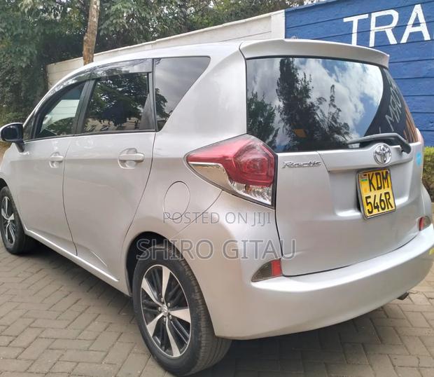 Toyota Ractis 2016 Silver