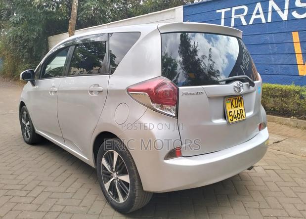 Toyota Ractis 2016 Silver