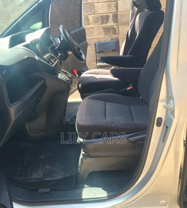 Toyota Ractis 2016 Silver