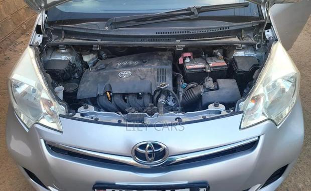 Toyota Ractis 2016 Silver