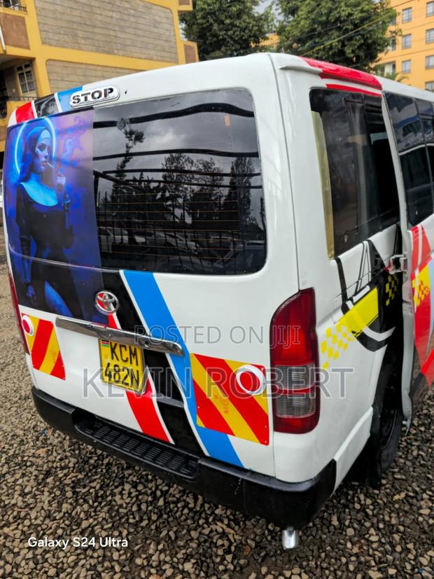 Toyota Grand HiAce 2002 White