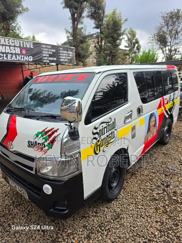 Toyota Grand HiAce 2002 White