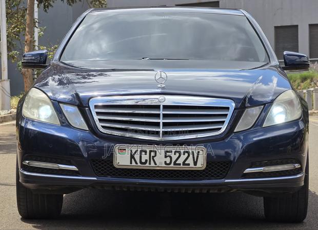 Mercedes-Benz E200 2012 Blue