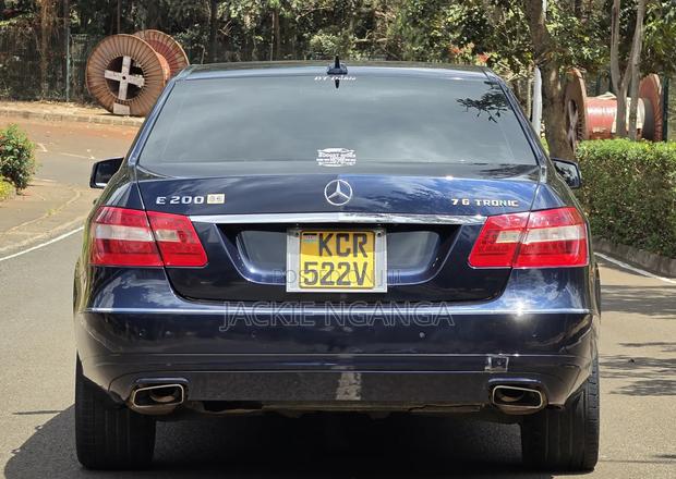 Mercedes-Benz E200 2012 Blue