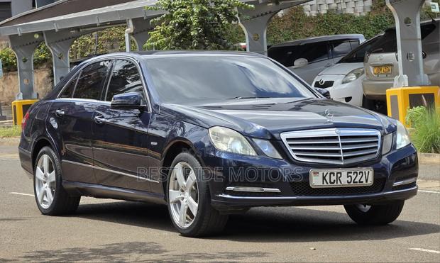 Mercedes-Benz E200 2012 Blue