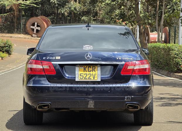 Mercedes-Benz E200 2012 Blue