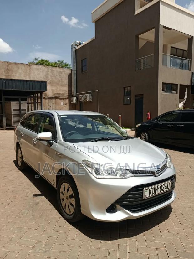 Toyota Corolla Fielder 2017 Silver