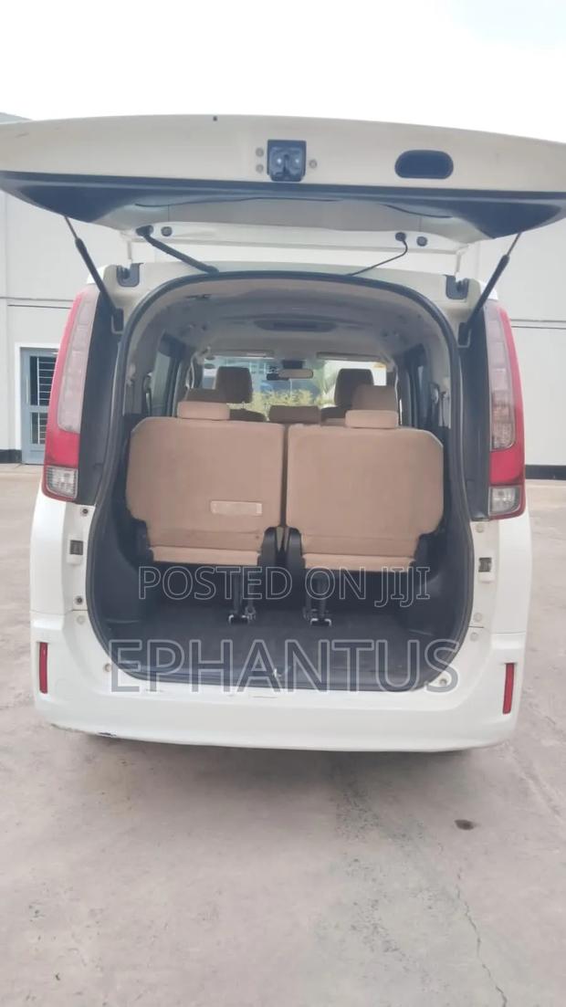 Toyota Noah 2.0 FWD (8 Seater) 2017 White