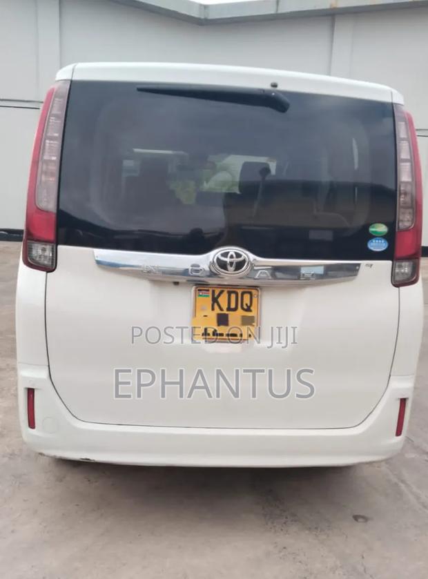 Toyota Noah 2.0 FWD (8 Seater) 2017 White