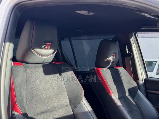Toyota Hilux 2021 White