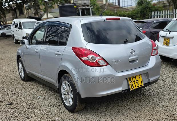 Nissan Tiida 2010 Gray