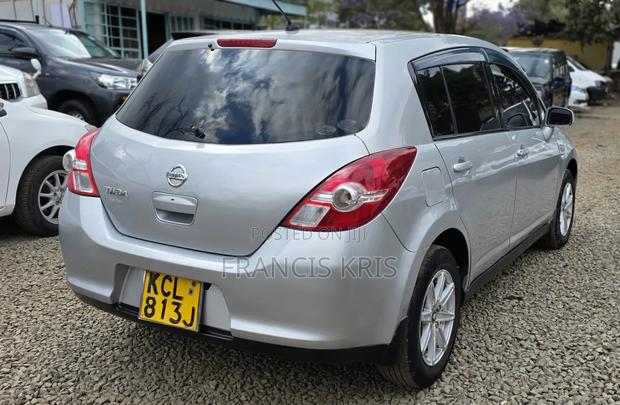 Nissan Tiida 2010 Gray