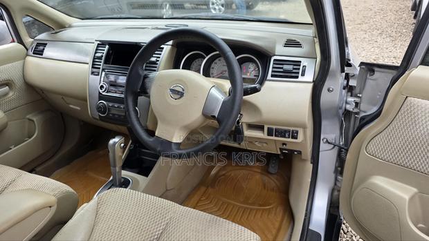 Nissan Tiida 2010 Gray
