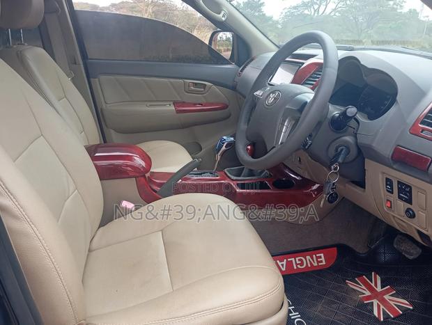 Toyota Hilux 2010 Black
