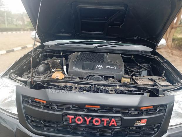 Toyota Hilux 2010 Black