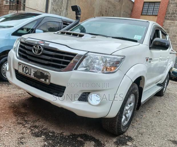 Toyota Hilux 3.0 D-4D 4x4 2012 White